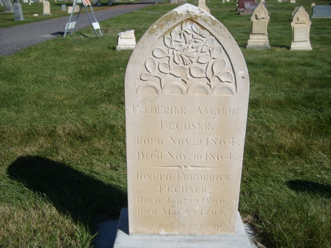 Frederike and Joseph Fechser's Headstone